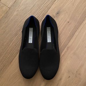 Women’s 9.5 black Roth’s loafer